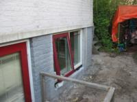 Aanbouw aan woning, deels verdiept aangelegd