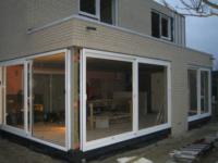 Plaatsen prefab kelder en opbouw op kelder (3 bouwlagen)